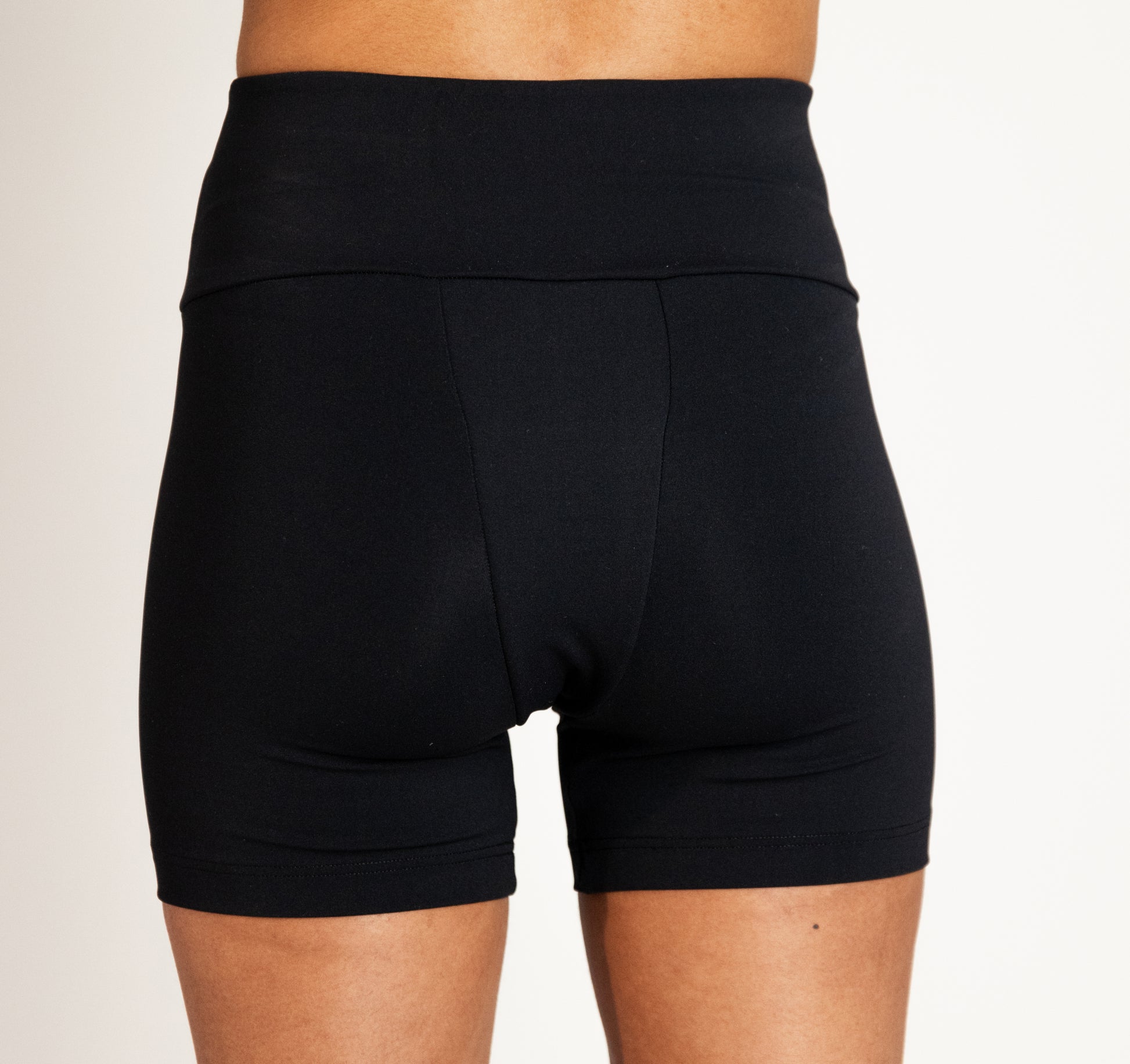 AM Drip - Perioden Sportswear Shorts mit integriertem Pad